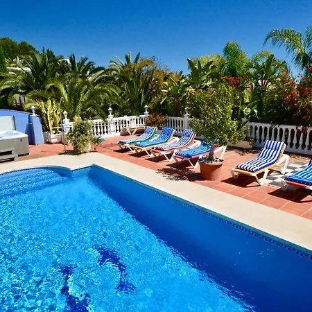 Sleeps 4 With Pool And Air Con * Mijas