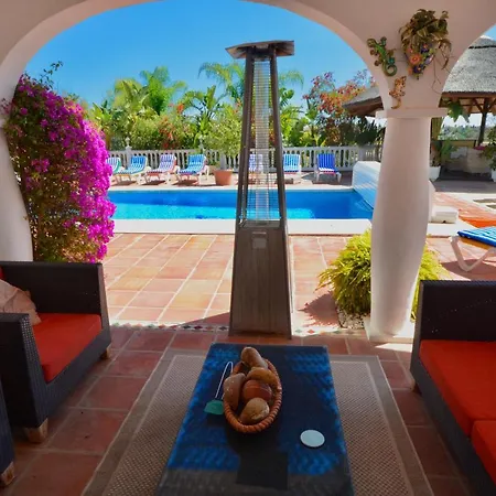 Villa Sleeps 4 With Pool And Air Con *