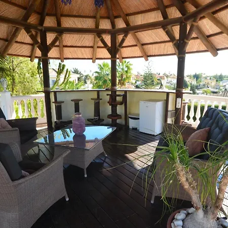 Sleeps 4 With Pool And Air Con Villa *