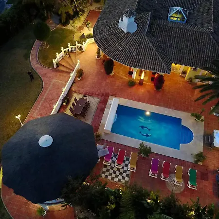 Sleeps 4 With Pool And Air Con Villa