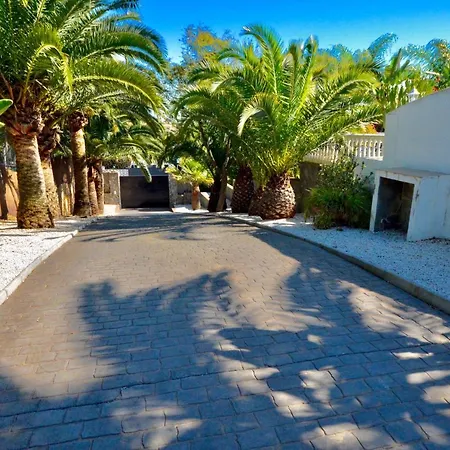 Sleeps 4 With Pool And Air Con Villa *