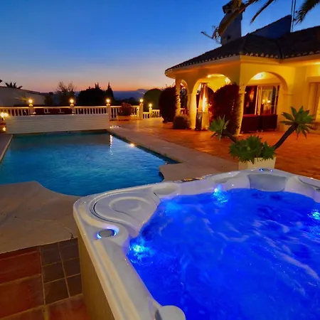Sleeps 4 With Pool And Air Con Mijas