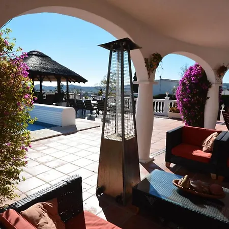 Sleeps 4 With Pool And Air Con Villa *