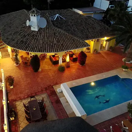 Sleeps 4 With Pool And Air Con Villa *