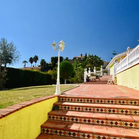 Villa Sleeps 4 With Pool And Air Con