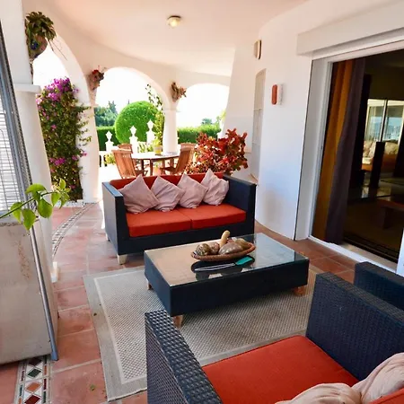 Sleeps 4 With Pool And Air Con Villa