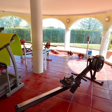 Sleeps 4 With Pool And Air Con Villa *