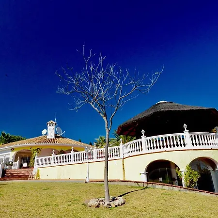 Villa Sleeps 4 With Pool And Air Con